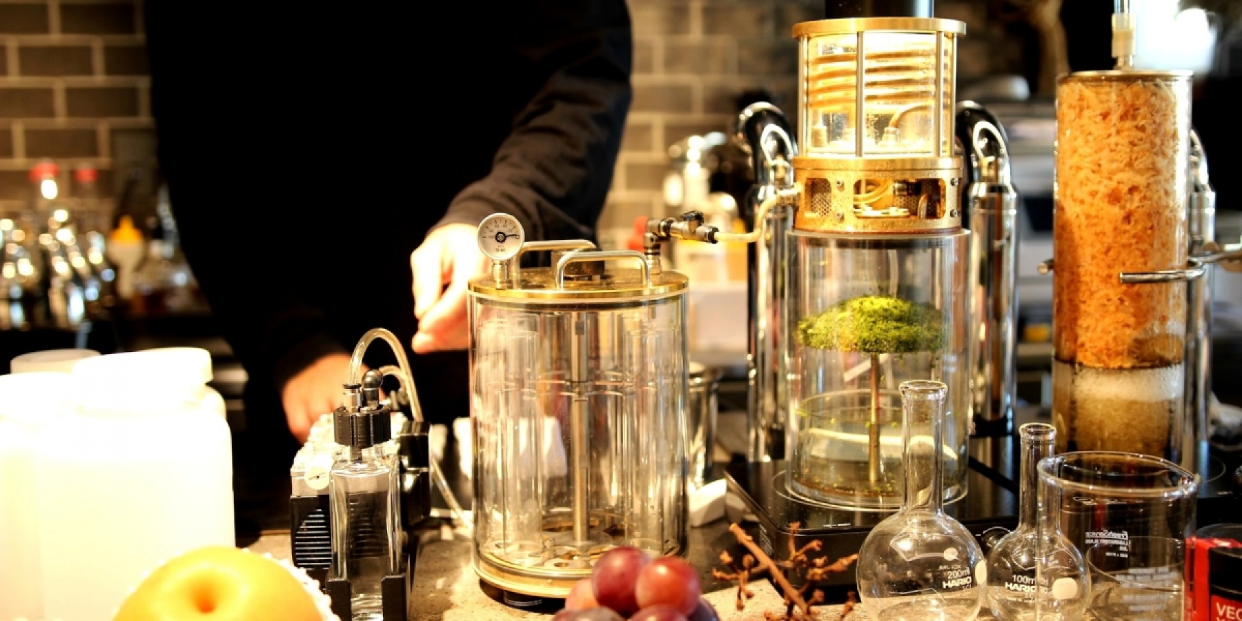 Cocktail Stand FUREK：
バーでは減圧蒸留器をどう使ってる？
- 後編 -