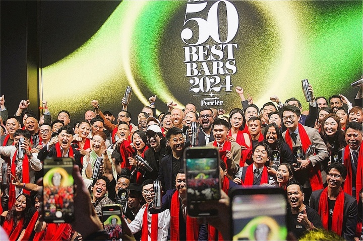 <span>「ディサローノ」×「Asia’s 50 Best Bars」香港レポート！</span>vol.1 有名バー業界人だらけのAward Ceremony！
ディサローノSimona Biancoさんインタビュー
